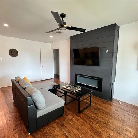 $2,100 | 2441 Falls Drive, Dallas, TX 75211