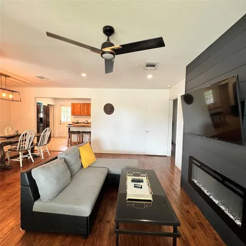 $2,100 | 2441 Falls Drive, Dallas, TX 75211