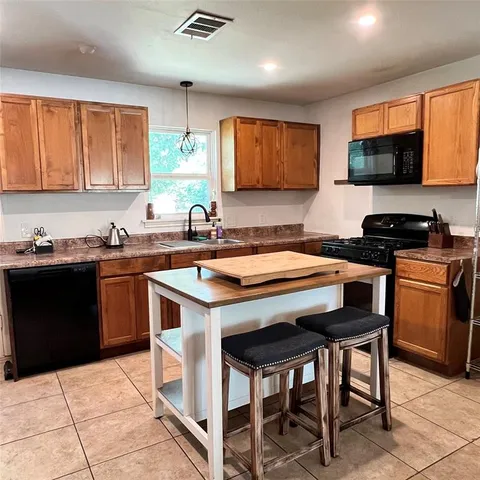 $2,100 | 2441 Falls Drive, Dallas, TX 75211