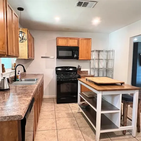 $2,100 | 2441 Falls Drive, Dallas, TX 75211