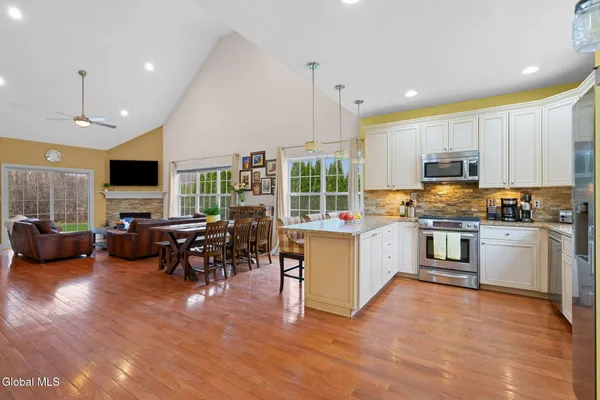$585,000 | 2 Vista Court, Clifton Park, NY 12065