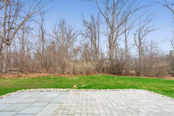 $585,000 | 2 Vista Court, Clifton Park, NY 12065