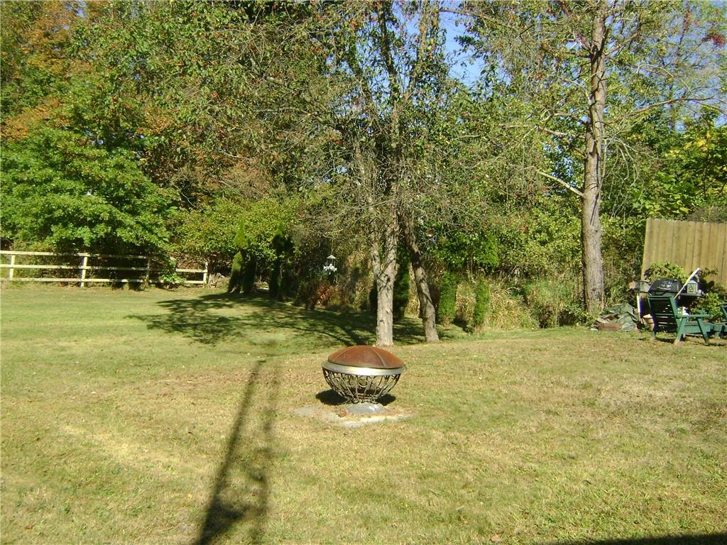 2092 McArthur Road Jamestown, PA 16134 - Photo 35 of 48 a swimming pool with wooden fence