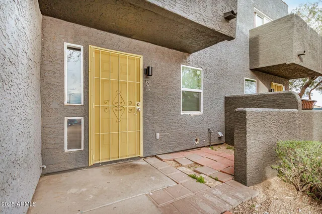 $1,350 | 15427 North Jerry Street, Unit A1, Surprise, AZ 85378