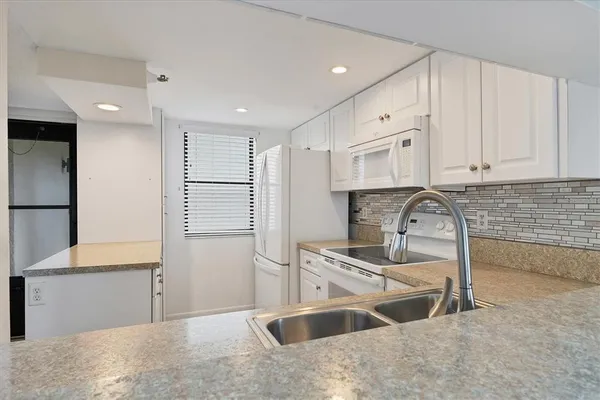 $340,000 | 1701 Beach Road, Unit 208, Englewood, FL 34223