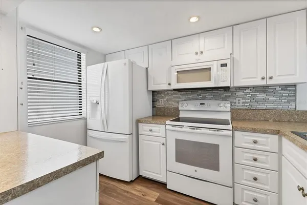 $340,000 | 1701 Beach Road, Unit 208, Englewood, FL 34223