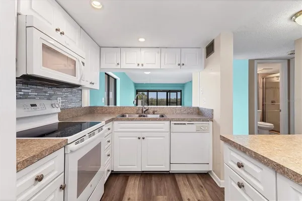 $340,000 | 1701 Beach Road, Unit 208, Englewood, FL 34223