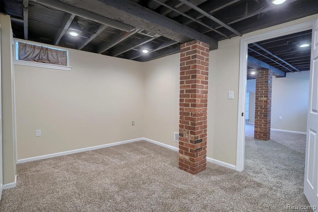 1712 Rochester Road Leonard, MI 48367 - Photo 19 of 29