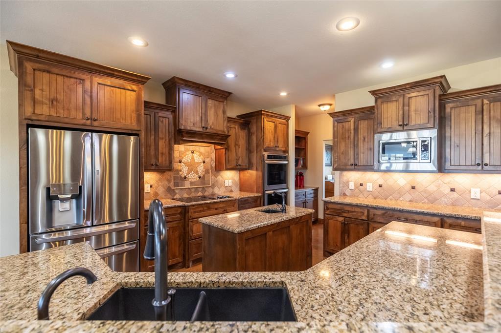 14600 Interstate 20 Roscoe, TX 79545 - Photo 7 of 40 Neutral Granite Counter Top & Stainless Steel Double Oven