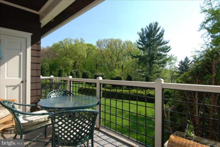 7 Devon Hill Road, Unit A6 Baltimore, MD 21210 - Photo 3 of 23 Porch