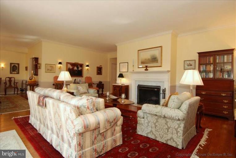 7 Devon Hill Road, Unit A6 Baltimore, MD 21210 - Photo 6 of 23 Living Room