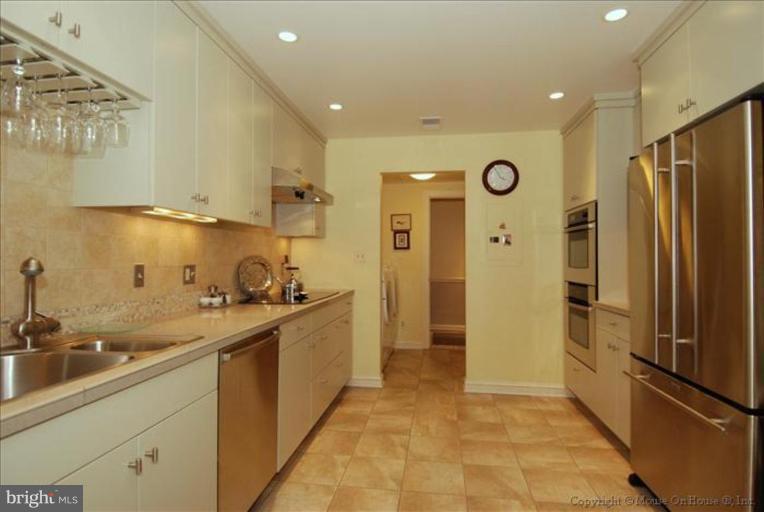 7 Devon Hill Road, Unit A6 Baltimore, MD 21210 - Photo 9 of 23 Kitchen