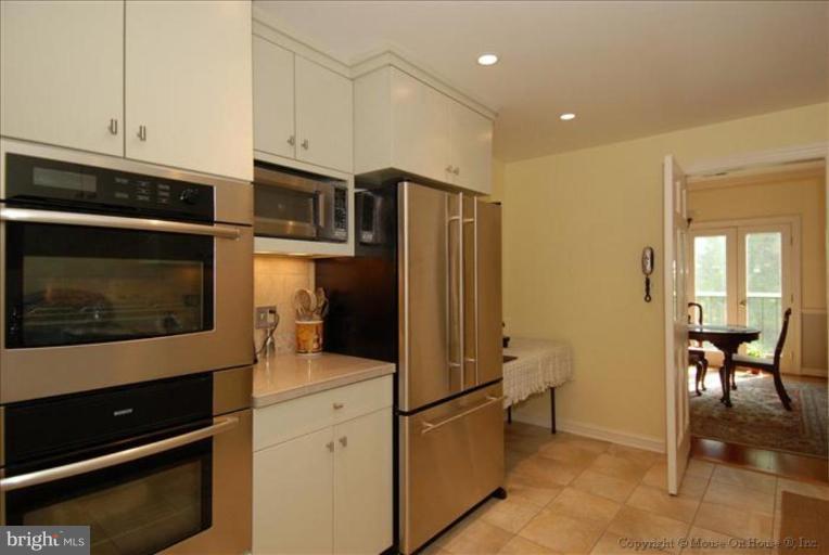 7 Devon Hill Road, Unit A6 Baltimore, MD 21210 - Photo 10 of 23 Kitchen #2