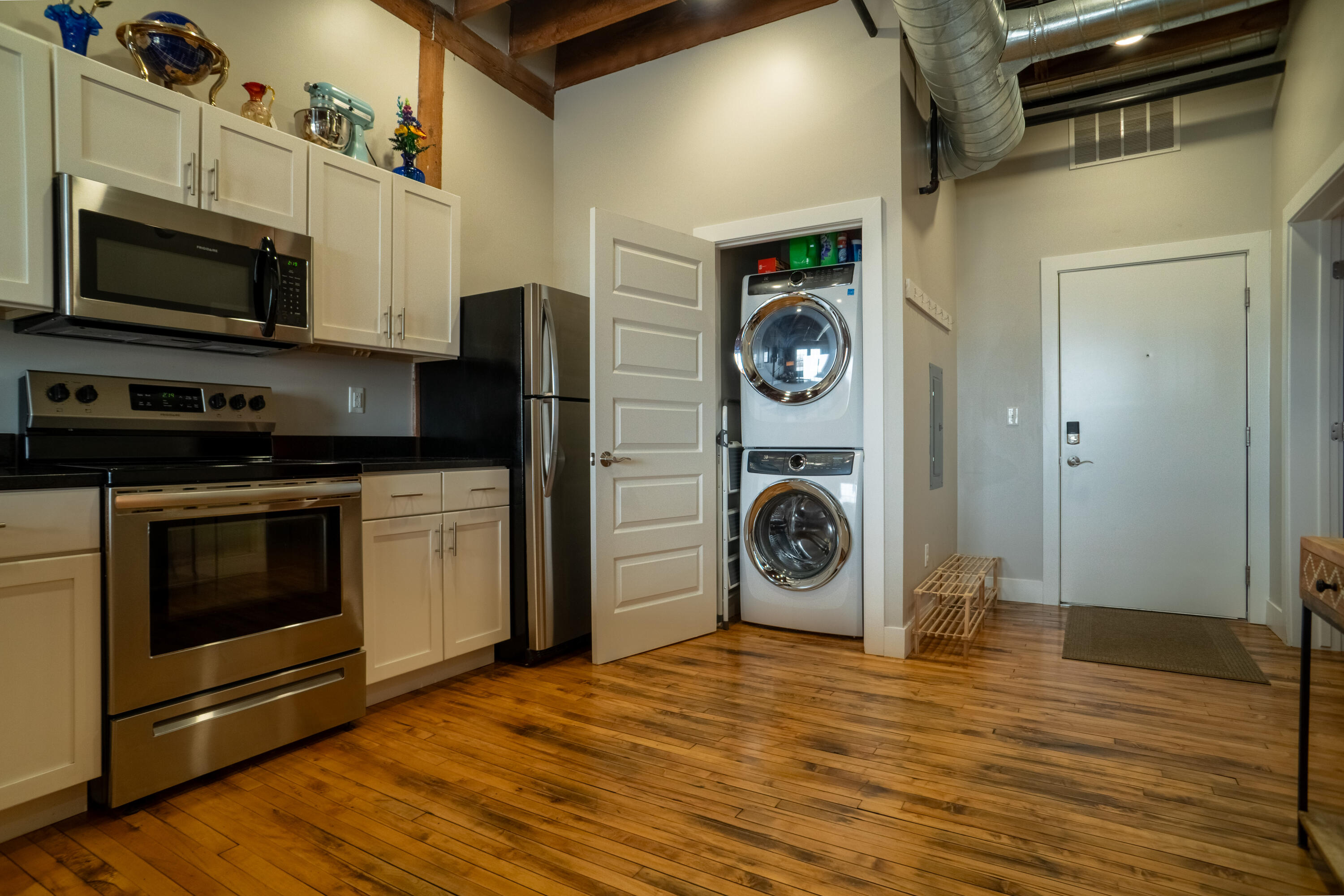 86 Washington Street, Unit 351 Manistee, MI 49660 - Photo 9 of 11 DSC09862-HDR