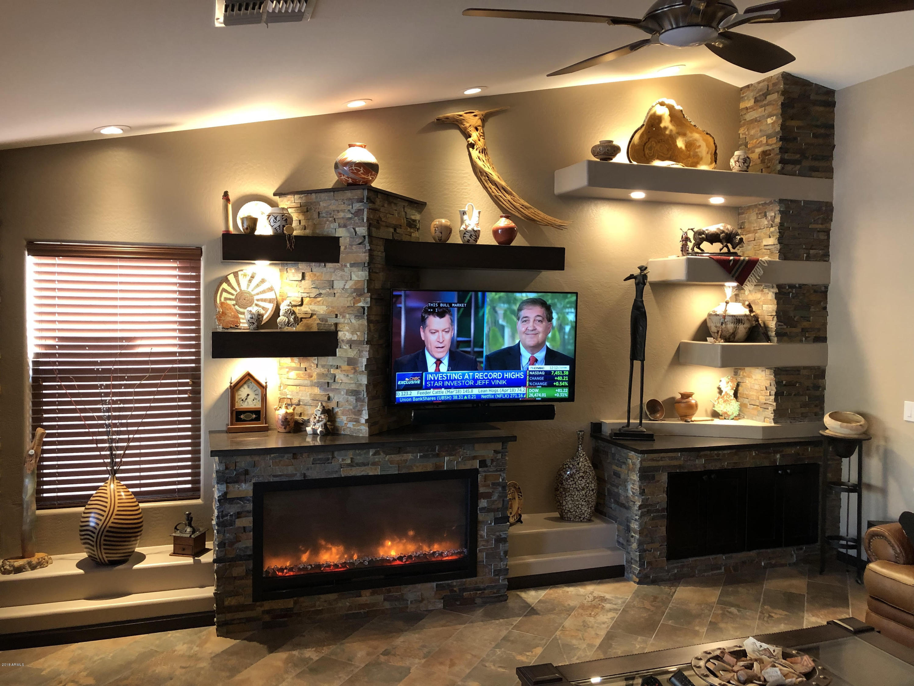 2016 West Caleb Road Phoenix, AZ 85085 - Photo 5 of 18 fAMILY rOOM