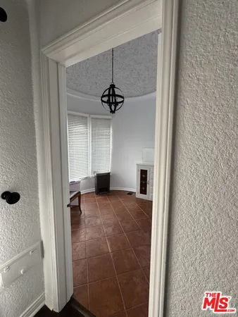 $7,500 | 326 North La Jolla Avenue, Los Angeles, CA 90048