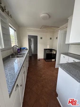 $7,500 | 326 North La Jolla Avenue, Los Angeles, CA 90048