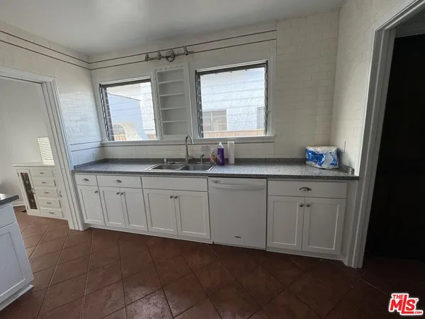 $7,500 | 326 North La Jolla Avenue, Los Angeles, CA 90048
