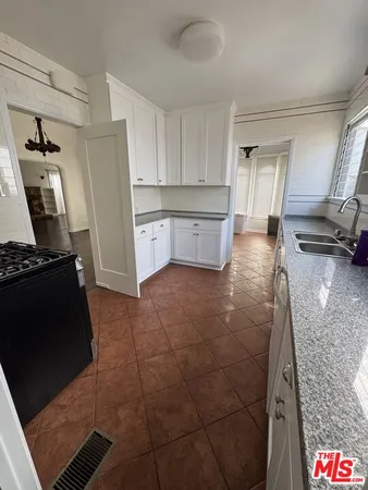 $7,500 | 326 North La Jolla Avenue, Los Angeles, CA 90048