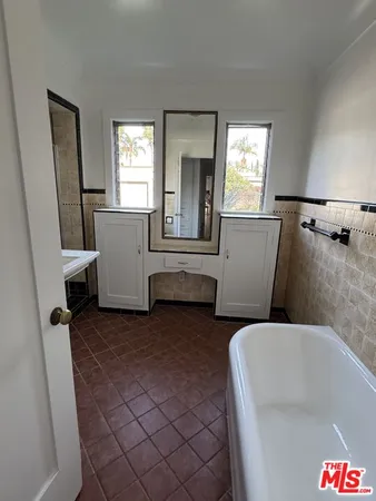 $7,500 | 326 North La Jolla Avenue, Los Angeles, CA 90048