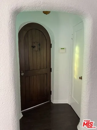 $7,500 | 326 North La Jolla Avenue, Los Angeles, CA 90048