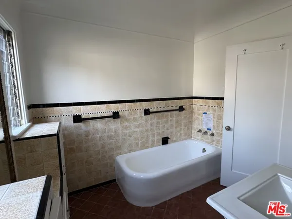 $7,500 | 326 North La Jolla Avenue, Los Angeles, CA 90048