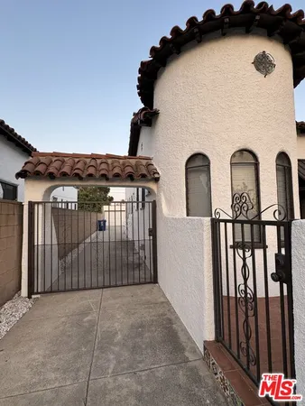 $7,500 | 326 North La Jolla Avenue, Los Angeles, CA 90048