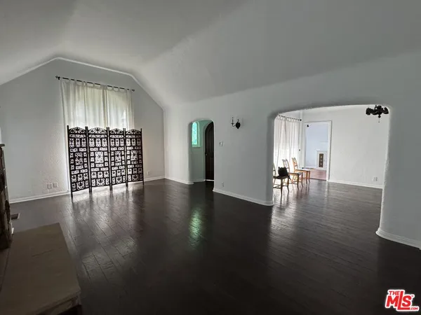 $7,500 | 326 North La Jolla Avenue, Los Angeles, CA 90048