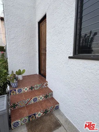 $7,500 | 326 North La Jolla Avenue, Los Angeles, CA 90048