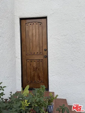$7,500 | 326 North La Jolla Avenue, Los Angeles, CA 90048