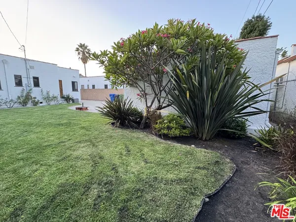$7,500 | 326 North La Jolla Avenue, Los Angeles, CA 90048