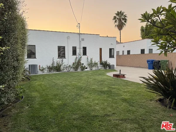 $7,500 | 326 North La Jolla Avenue, Los Angeles, CA 90048