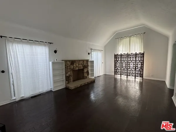 $7,500 | 326 North La Jolla Avenue, Los Angeles, CA 90048