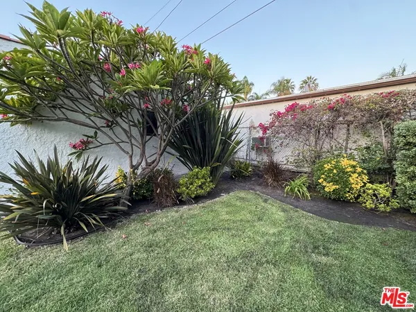 $7,500 | 326 North La Jolla Avenue, Los Angeles, CA 90048