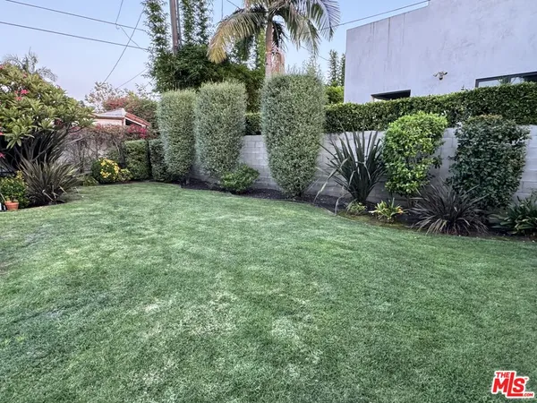$7,500 | 326 North La Jolla Avenue, Los Angeles, CA 90048