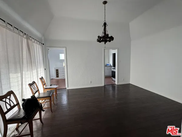 $7,500 | 326 North La Jolla Avenue, Los Angeles, CA 90048