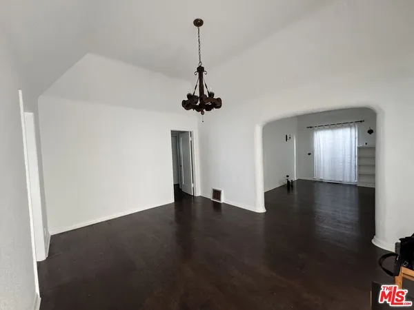 $7,500 | 326 North La Jolla Avenue, Los Angeles, CA 90048