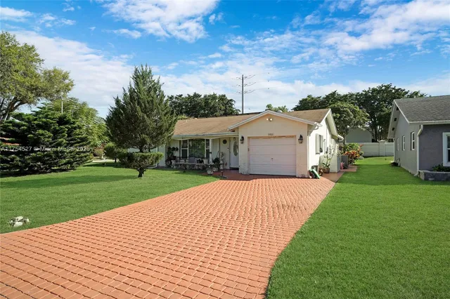 a view of a house with a yard