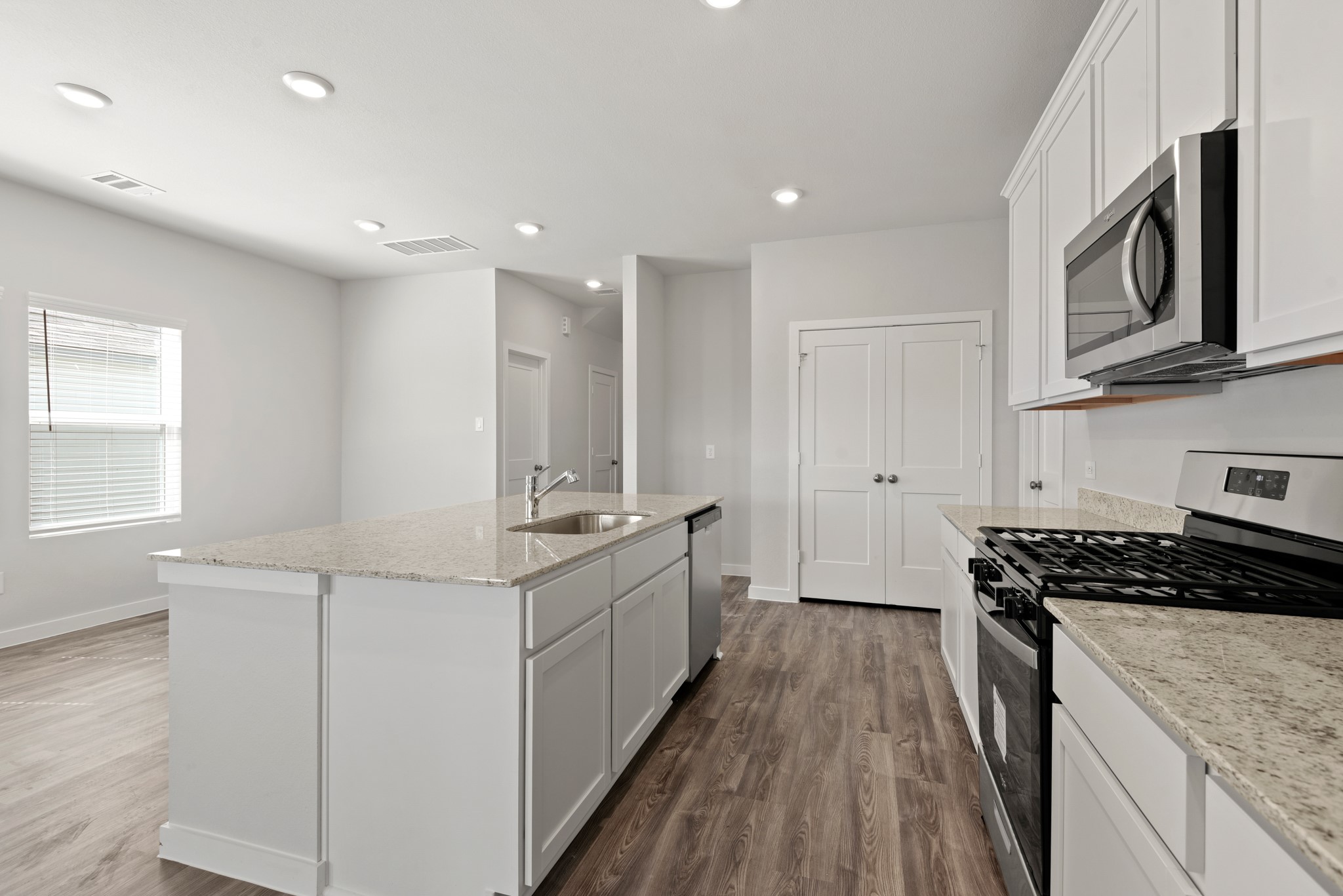 1206 Point Lookout Drive Dayton, TX 77535 - Photo 9 of 31