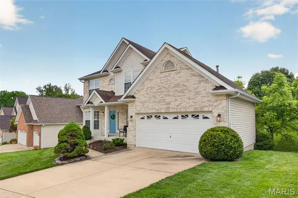 $489,000 | 2225 Ameling Manor Drive, Maryland Heights, MO 63043