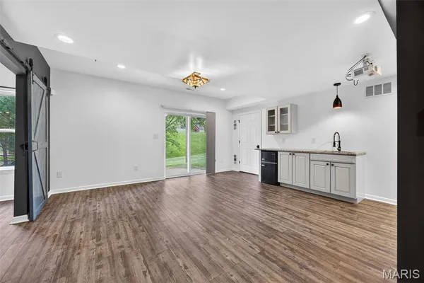 $489,000 | 2225 Ameling Manor Drive, Maryland Heights, MO 63043