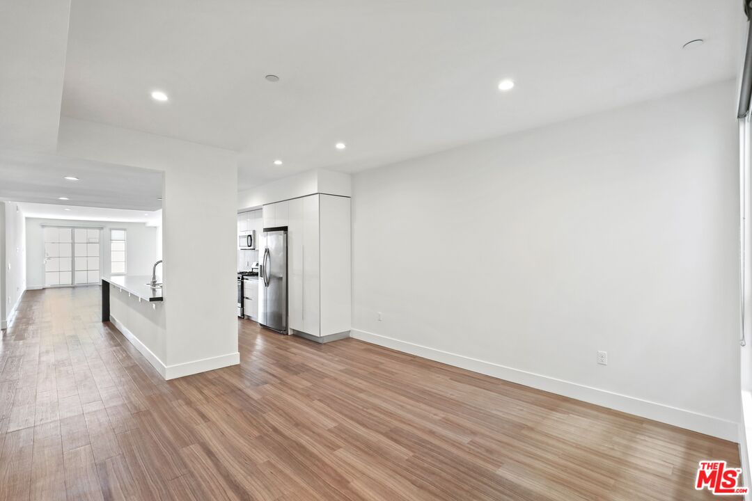 11847 Kiowa Avenue, Unit PH6 Los Angeles, CA 90049 - Photo 11 of 18 a view of empty room with wooden floor