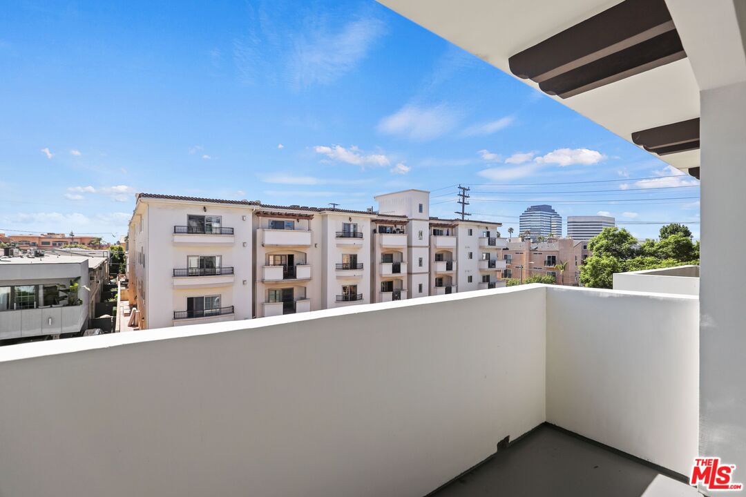11847 Kiowa Avenue, Unit PH6 Los Angeles, CA 90049 - Photo 18 of 18 a view of balcony with city view