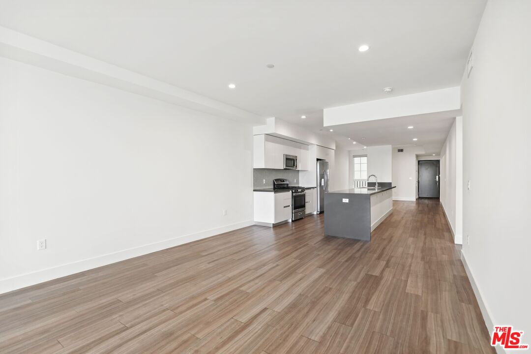 11847 Kiowa Avenue, Unit PH6 Los Angeles, CA 90049 - Photo 5 of 18 a view of kitchen with wooden floor