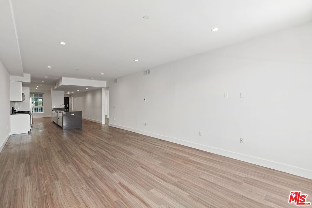 11847 Kiowa Avenue, Unit PH6 Los Angeles, CA 90049 - Photo 7 of 18 a view of kitchen and hall with wooden floor