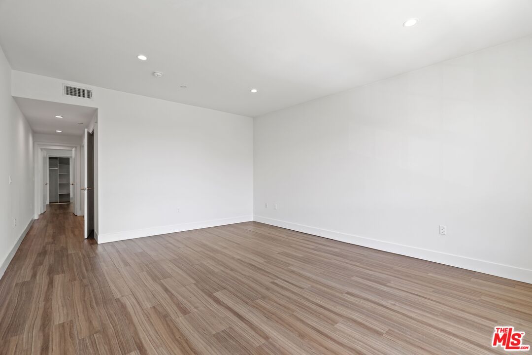 11847 Kiowa Avenue, Unit PH6 Los Angeles, CA 90049 - Photo 8 of 18 a view of an empty room with wooden floor
