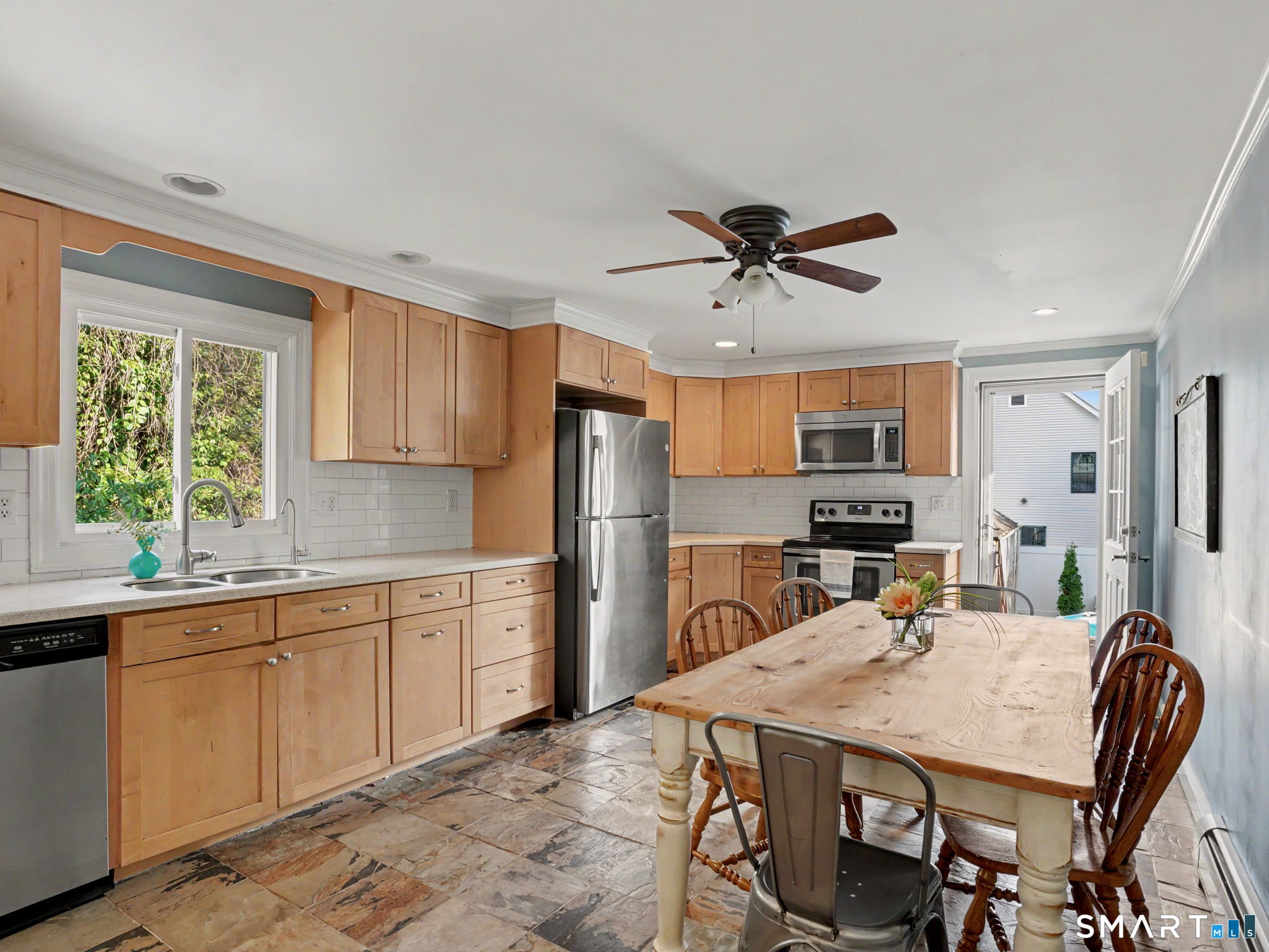 101 Soundview Avenue Fairfield, CT 06825 - Photo 5 of 26