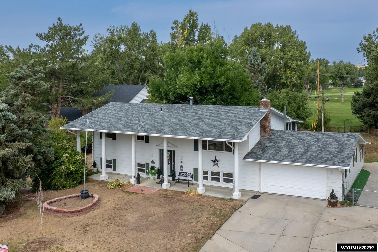 119 Valley Drive Casper, WY 82604 - Photo 2 of 33