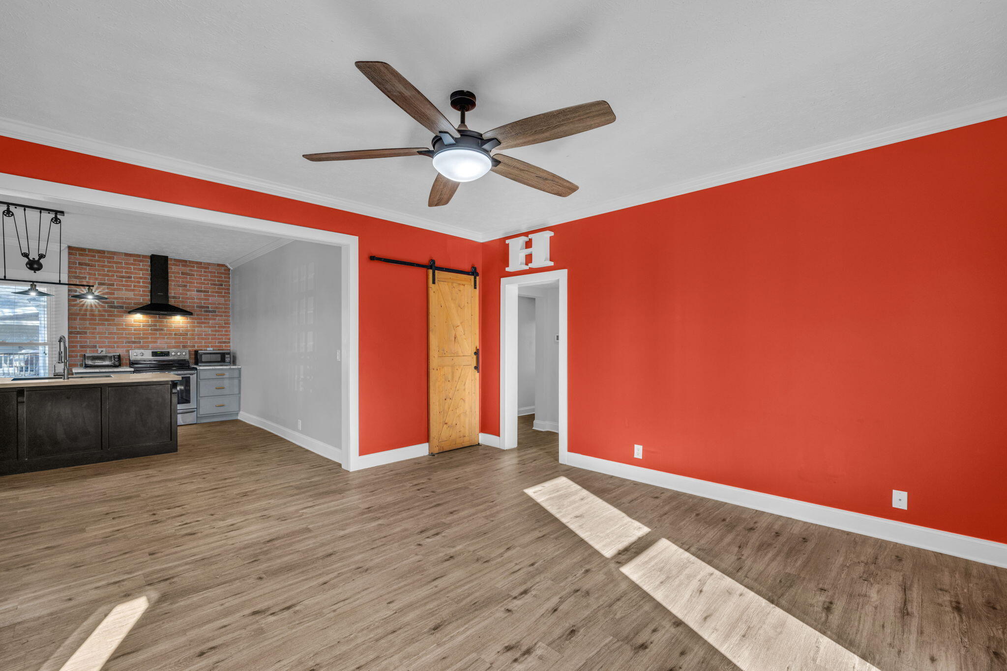 309 East 16th Street Chickamauga, GA 30707 - Photo 11 of 23 Living Room