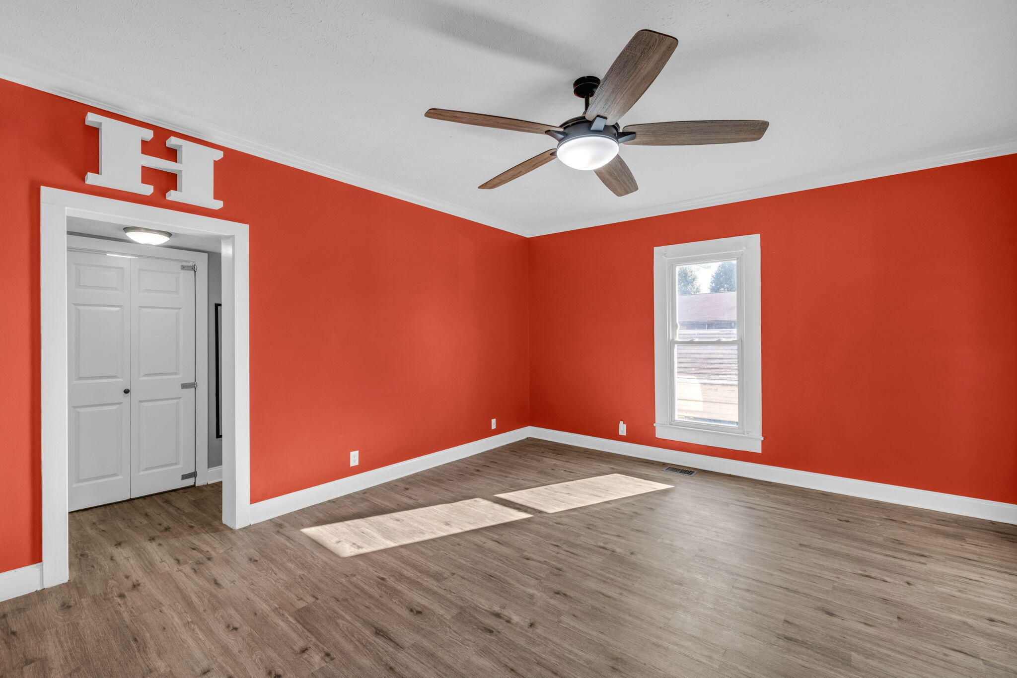 309 East 16th Street Chickamauga, GA 30707 - Photo 9 of 23 Living Room